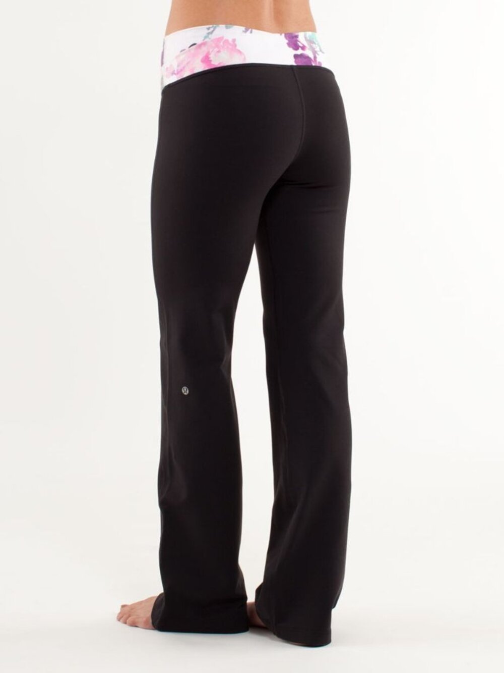Lululemon Astro Pant (Regular) Black / Blurred Blossoms Multi Colour size 8
